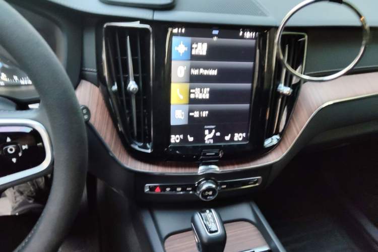 Used Volvo XC60 2021 T5 4x4 Smart Luxury Edition Audio And AC Panel