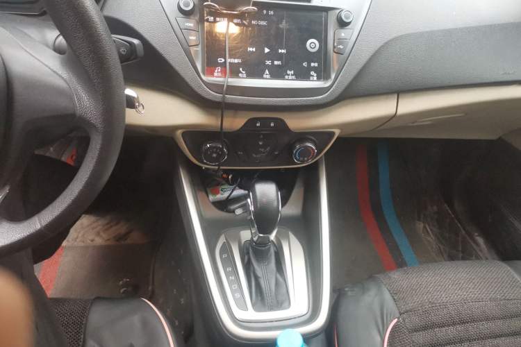 Used Ford Escort 2015 1.5L Automatic Comfort Edition Audio And AC Panel