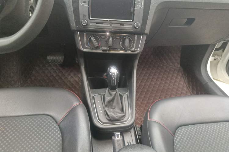 Used Volkswagen Santana 2017 Haval H9 1.6L Automatic Comfort Edition Gear Lever