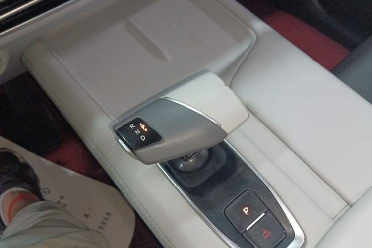 Used CHANGAN UNI-Z New Energy 2024 Blue Whale Smart Electric iDD 125km Beyond Edition Gear Lever