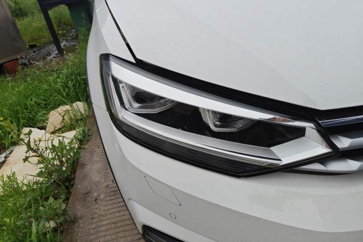 Used Volkswagen Touran 2018 Volkswagen Touran L 280TSI DSG Boundary Edition 7 Seats China VI Standard Right Front Headlight
