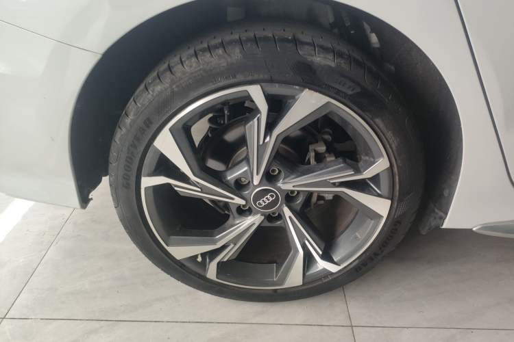 Used Audi A3 2023 Restyled A3L Limousine 35 TFSI Fashion Sport Edition Right Rear Wheel Hub