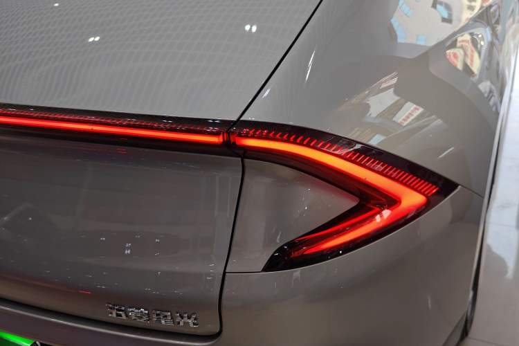 Used Wuling Xingguang 2024 Co-Creation Edition 510 Advanced Model Right Rear Taillight