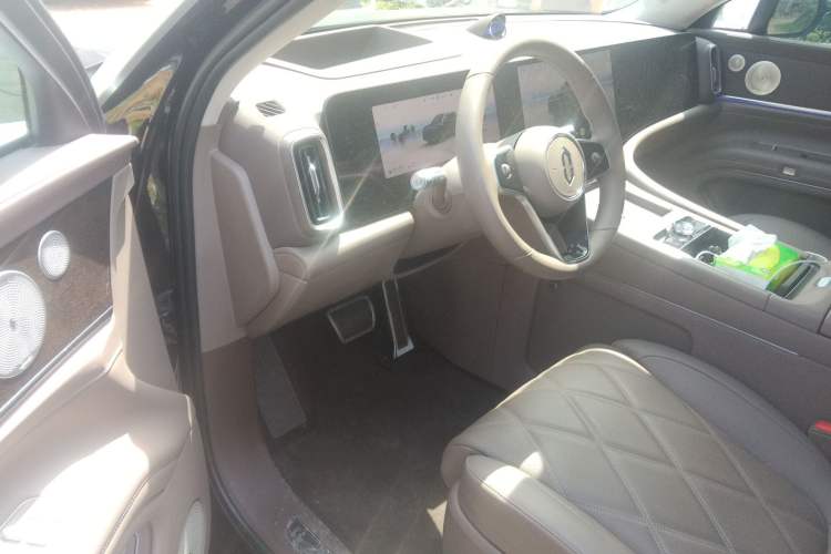 Used Hima AITO M9 2025 Extended-Range Ultra Version 52 kWh 6-Seater Driver Seat