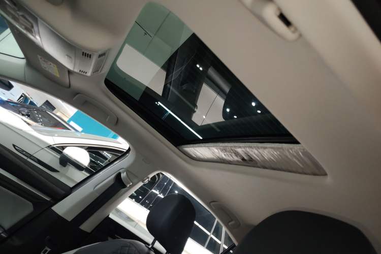 Used Volkswagen Bora 2024 300TSI DSG Prestige Edition Headliner