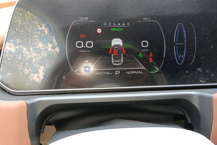 Used ORA Good Cat 2023 401 km Standard Range Luxury Version Lithium Iron Phosphate
