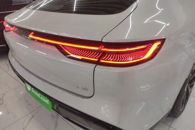 Used Geely Galaxy E8 2025 700 km Long-Range Intelligent Driving Version Exterior 3