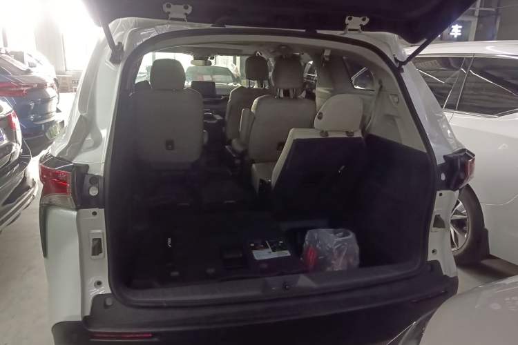 Used Toyota SIENNA 2023 2.5L Hybrid Comfort Edition Trunk