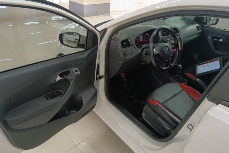 Used Volkswagen Polo 2016 1.6L Automatic Comfort Model