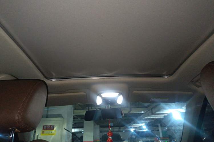 Used Zotye T700 2017 1.8T Dual-Clutch Luxury Model
