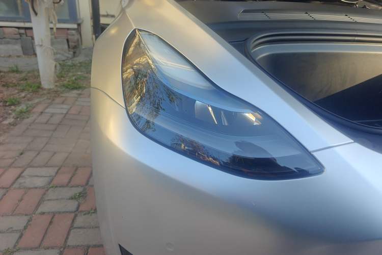 Used Tesla Model Y 2023 Rear-Wheel-Drive Version Right Front Headlight