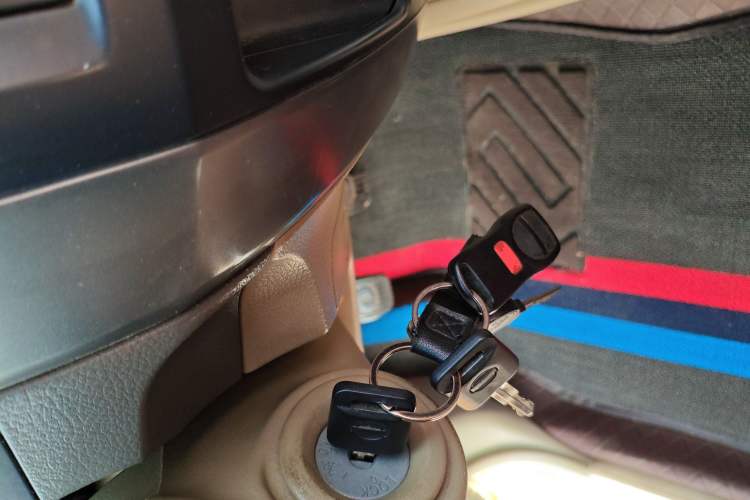 Used Nissan Livina 2010 Jingyue Edition 1.6L Manual All-Around Model Vehicle Key