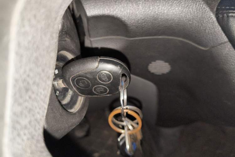 Used Ford Transit 2017 2.0T Diesel Multi-Function Commercial Vehicle Mid-Drive Mid-Roof China V Standard Vehicle Key