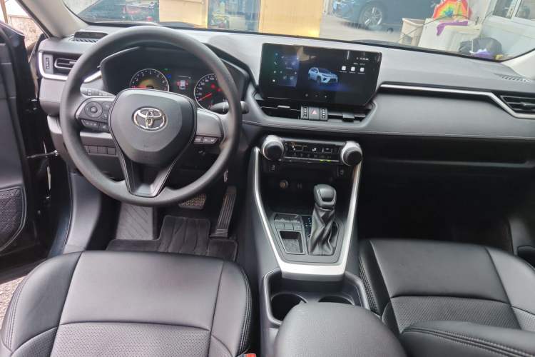 Used Toyota Wildlander 2023 2.0L CVT Two-Wheel Drive Leading Edition Center Console