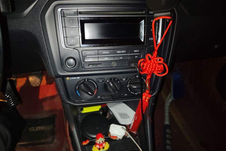 Used Volkswagen Jetta 2017 1.5L Manual Fashion Edition Audio And AC Panel