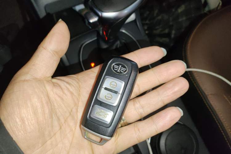 Used FAW Senya R7 2017 1.6L Automatic Smart Version