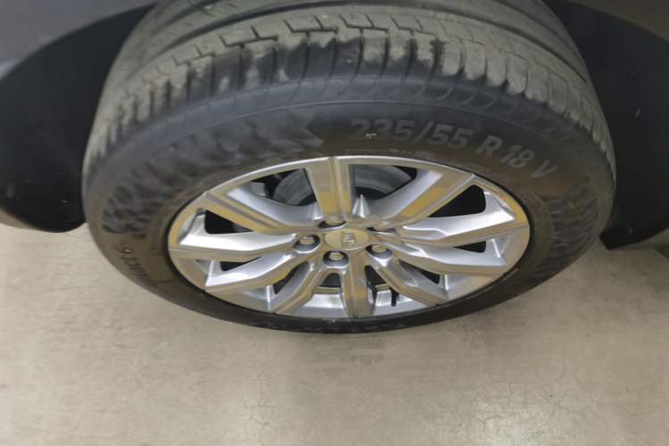 Used Cadillac XT4 2020 28T Two-Wheel-Drive Leading Version Right Rear Wheel Hub