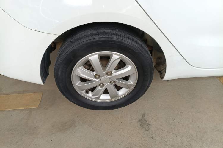 Used Kia K2 2015 Sedan 1.4L Automatic GLS Right Rear Wheel Hub