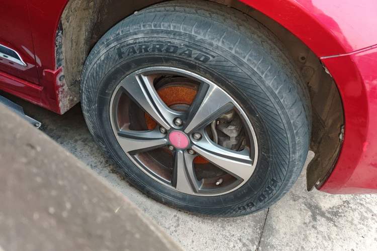 Used Haval H6 2013 Upgraded Model 2.4L Automatic Two-Wheel Drive Prestige Version
