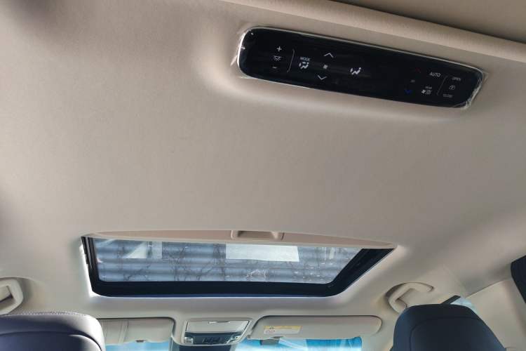 Used Honda Elysion 2024 2.0L eHEV Luxury Edition Headliner