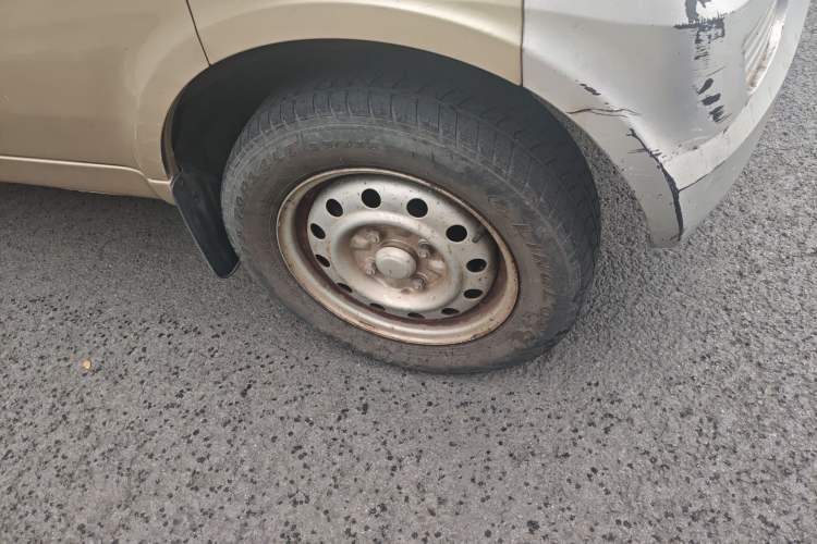 Used Wuling Rongguang 2011 1.2L Base Version Right Front Wheel Hub