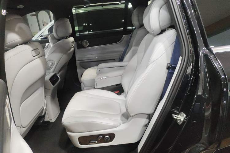 Used Hima AITO M9 2024 Range-Extended Ultra Version 42 kWh 6-Seater Model Left Rear Seat