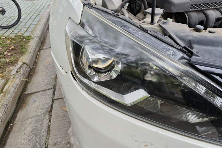 Used Nissan Sylphy 2016 1.6XV CVT Smart Enjoyment Version Right Front Headlight