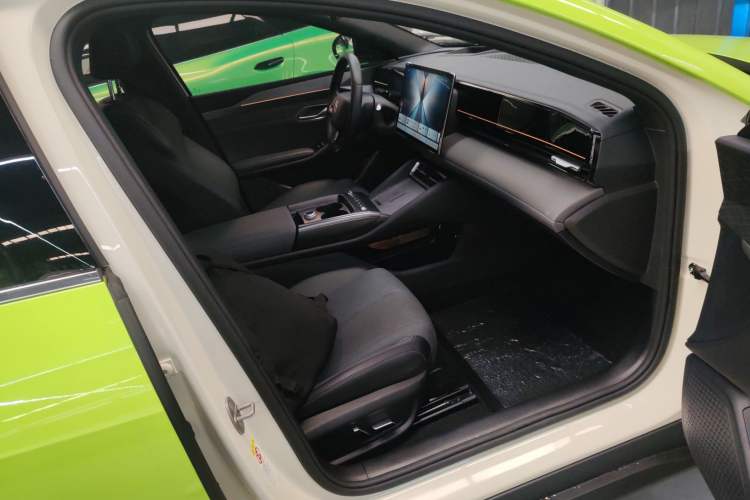 Used BYD Qin L 2025 EV 545KM Excellence Edition Right Front Seat