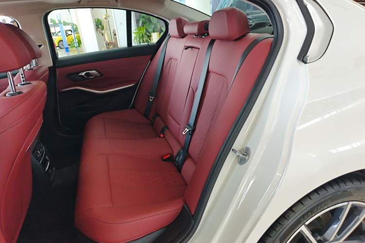 Used BMW 3 Series 2025 325i M Sport Package Left Rear Seat