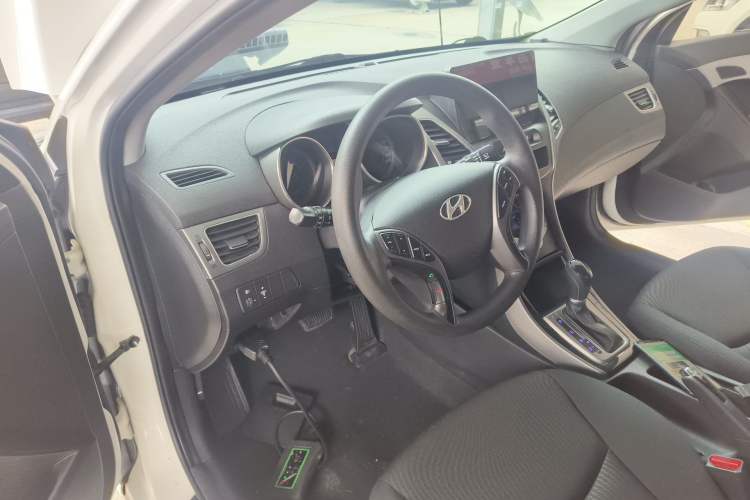 Used Hyundai Elantra (5th Generation / Langdong) 2015 1.6L Automatic Leading Model Center Console