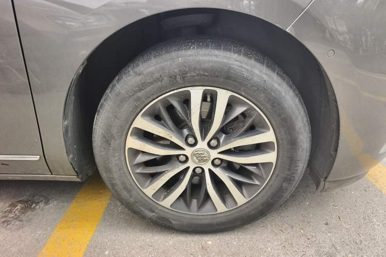 Used Buick GL8 2017 ES 28T Flagship Model China V Standard Right Front Wheel Hub