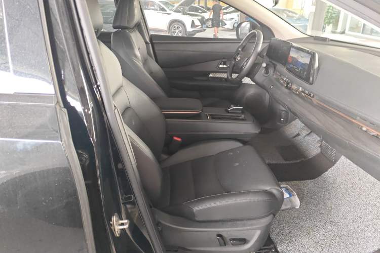 Used Nissan ARIYA 2022 Two-Wheel Drive Long-Range Version Right Front Seat