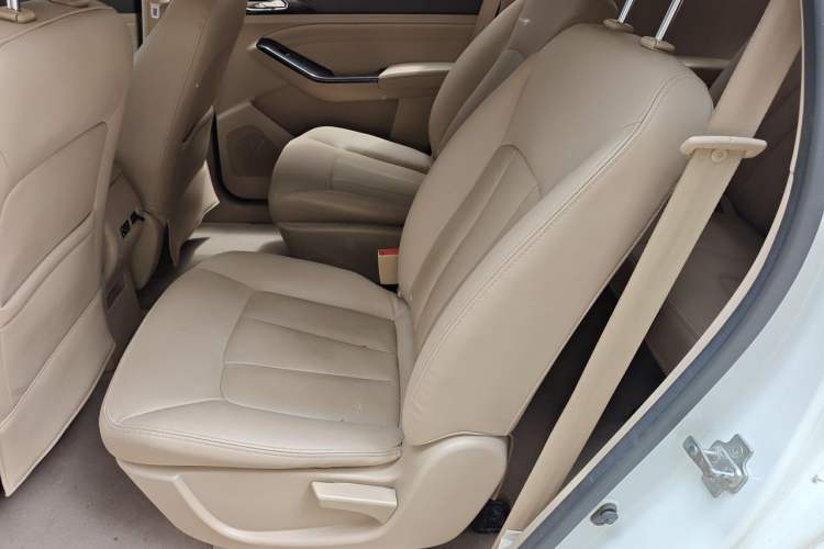 Used Baojun 730 2014 1.5L Manual Luxury Navigation ESP Version 7 Seats
