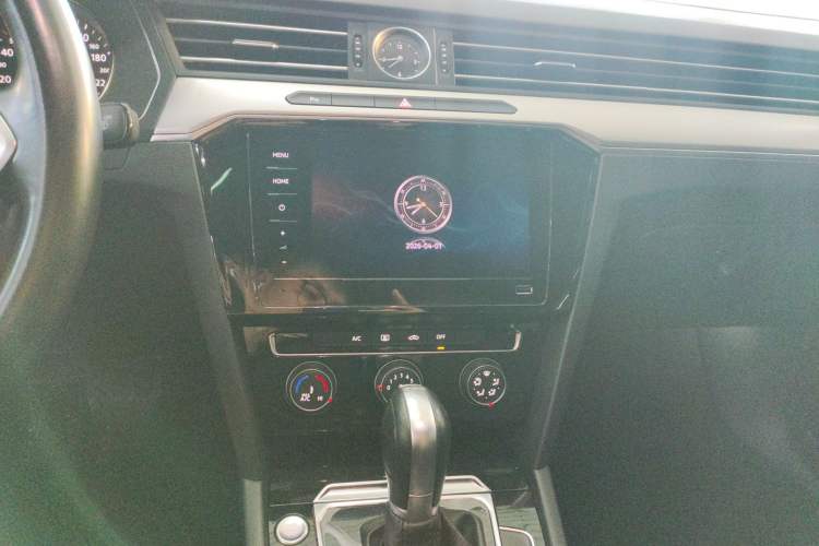 Used Volkswagen Magotan 2020 280TSI DSG Comfort Edition Audio And AC Panel