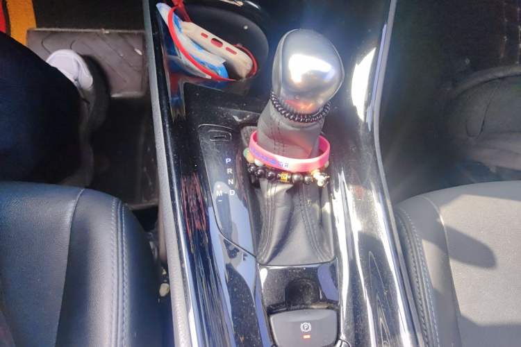 Used Toyota IZOA 2018 2.0L Yichi Edition China V Standard Gear Lever