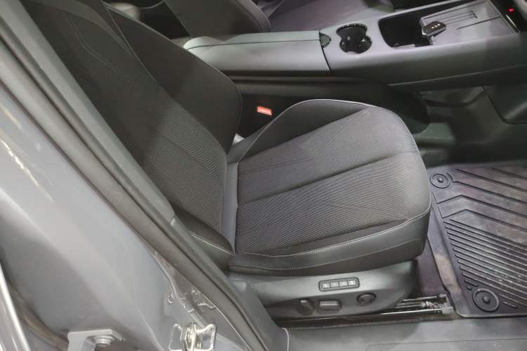 Used Volkswagen ID.UNYX 2024 Revised Pro Long-Range Version Right Front Seat