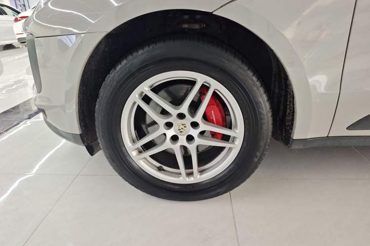 Used Porsche Macan 2021 Macan 2.0T Left Front Wheel Hub