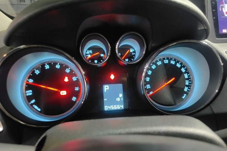 Used Buick Encore 2015 1.4T Automatic Two-Wheel Drive Urban Elite Version
