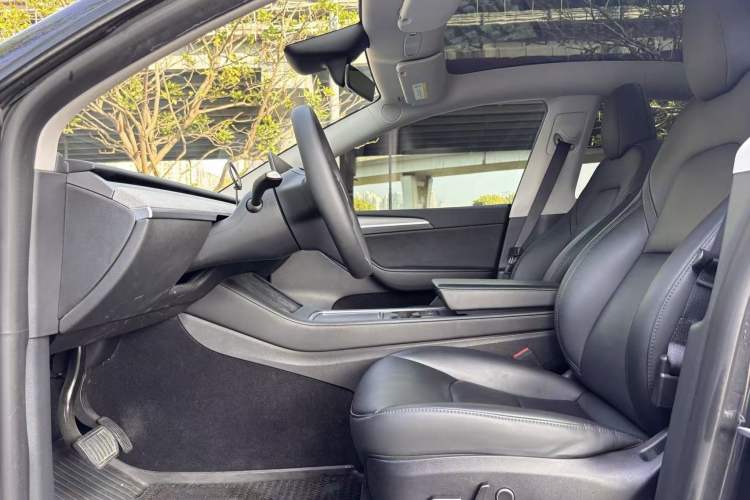 Used Tesla Model Y 2024 Long-Range All-Wheel-Drive Version
