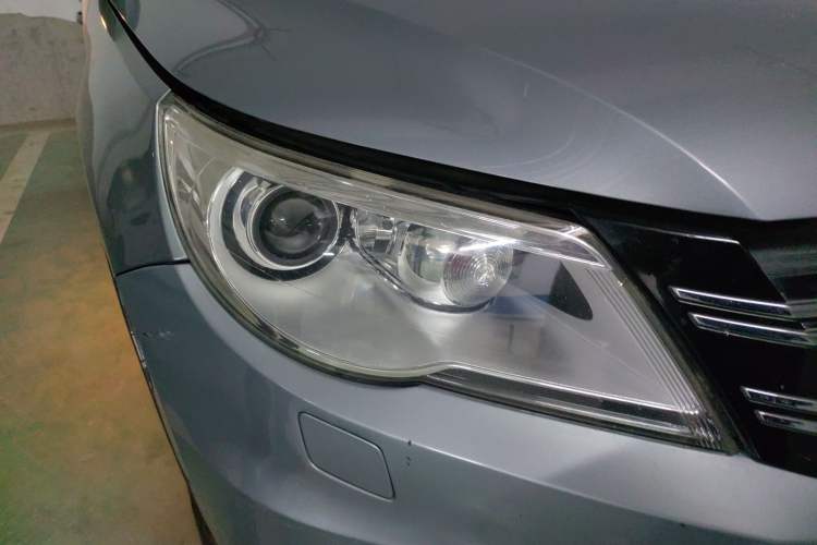 Used Volkswagen Tiguan 2010 2.0 TSI Automatic All-Wheel Drive Flagship Navigation Edition Right Front Headlight