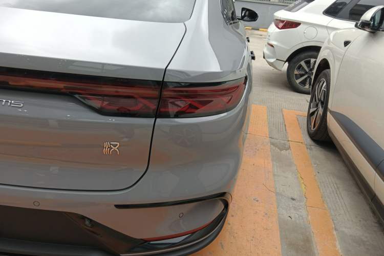 Used BYD Han 2025 DM-i 125KM Prestige Model Right Rear Taillight