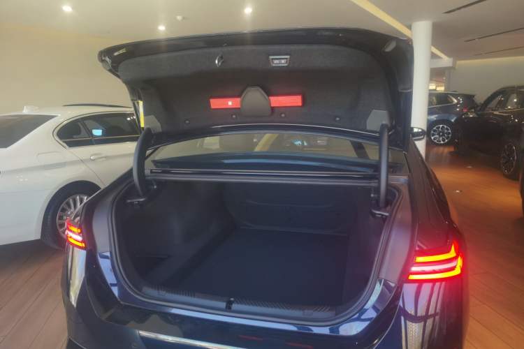 Used BMW 5 Series 2025 530Li Luxury Edition M Sport Package
