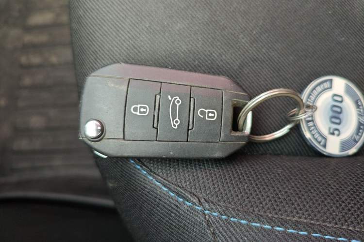 Used Peugeot 308 2019 1.6L Automatic Luxury Version China V Standard Interior 1