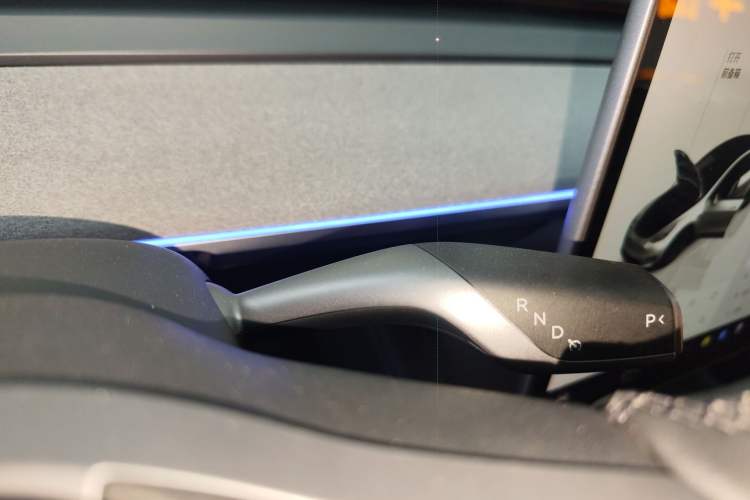 Used Tesla Model Y 2024 Long-Range All-Wheel-Drive Version Gear Lever