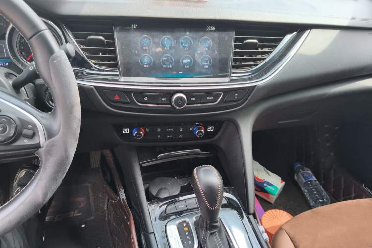 Used Buick Regal 2017 20T Elite Edition Audio And AC Panel