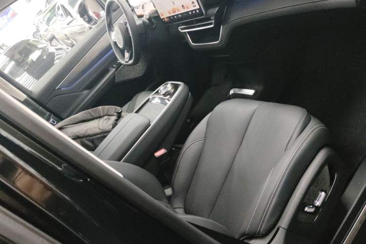 Used Geely Galaxy LEVC L380 2024 100 kWh 6-Seater Two-Wheel Drive Air
