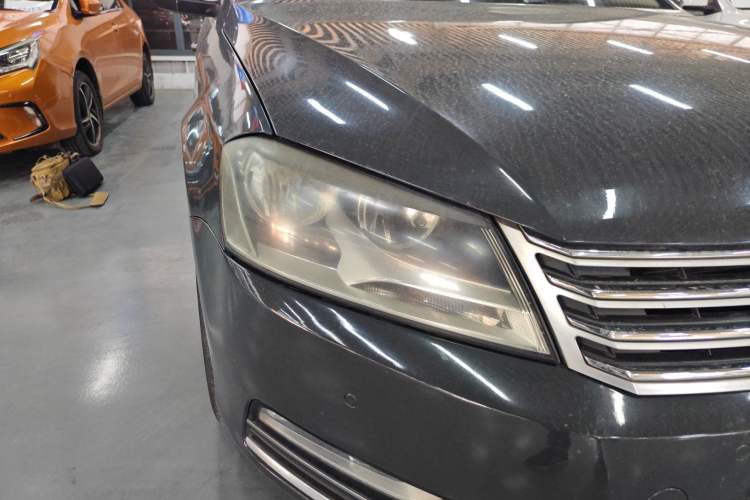 Used Volkswagen Magotan 2012 Travel Edition 2.0 TSI Comfort Version Right Front Headlight