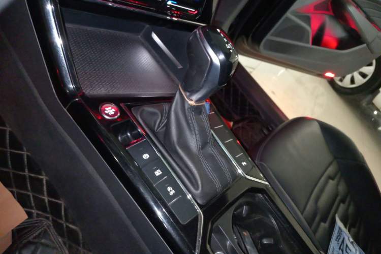 Used Volkswagen Passat 2020 Facelift 330TSI Elite Edition China VI Standard
