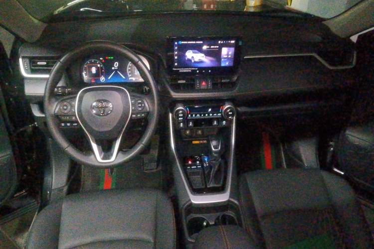 Used Toyota RAV4 2024 2.0L CVT Two-Wheel Drive Fashion Plus Edition Center Console