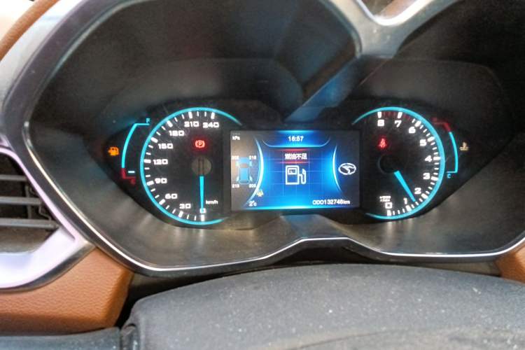 Used Soueast DX7 2015 1.5T Manual Luxury Model
